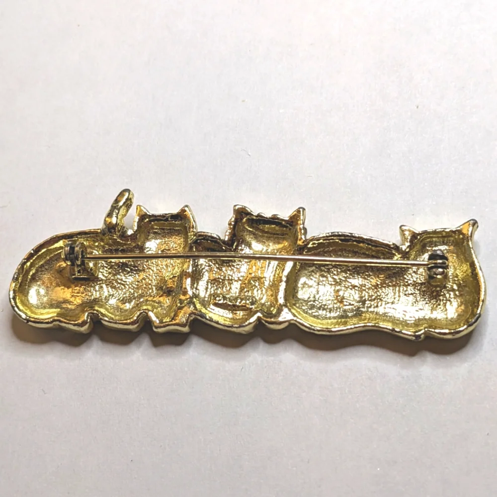 Collectible Vintage ART Signed Cat Trio Gold Tone Pin‎
